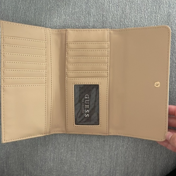 Guess Wallet - Picture 5 of 6